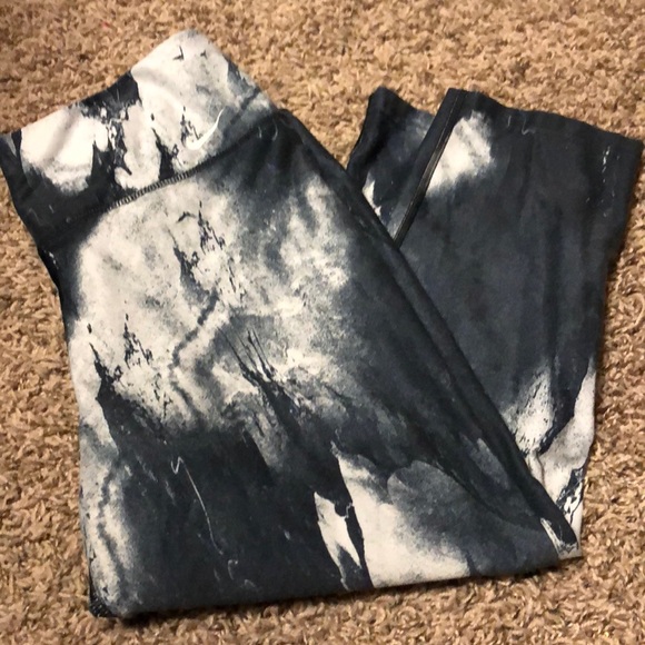 Nike Capri - Picture 2 of 2